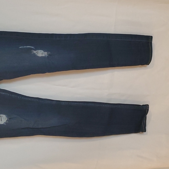 Womens Hollister size 9R - Picture 3 of 4